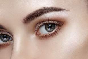 Göz kapağı estetiği sonrası gençleşmiş göz çevresi – blefaroplasti ameliyatı örneği