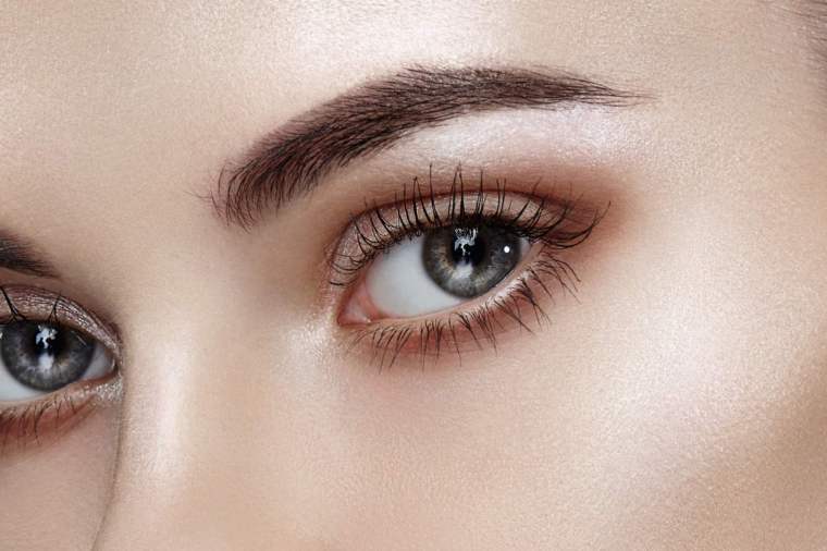 Göz kapağı estetiği sonrası gençleşmiş göz çevresi – blefaroplasti ameliyatı örneği